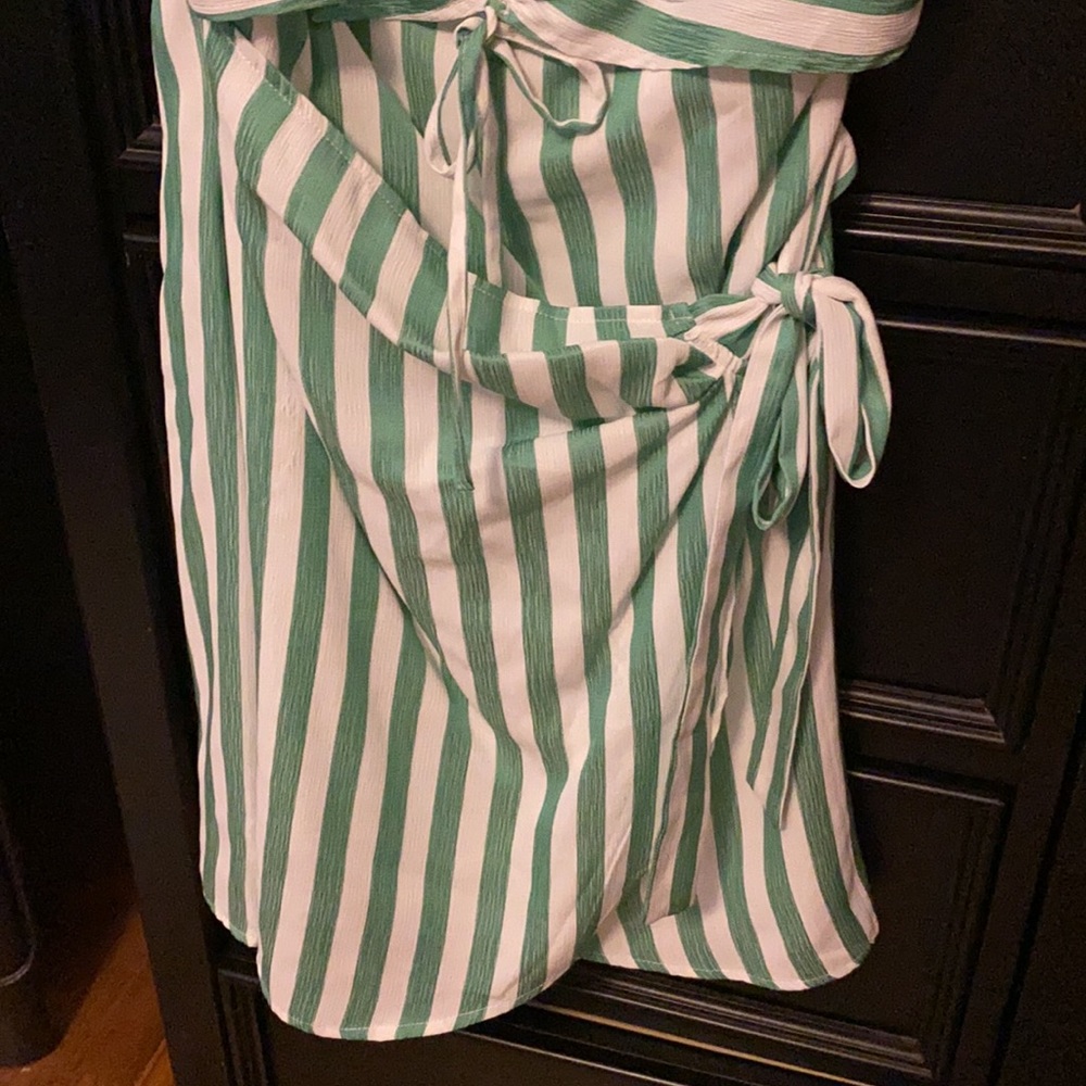 Mini white and green wrap dress - Picture 10 of 10